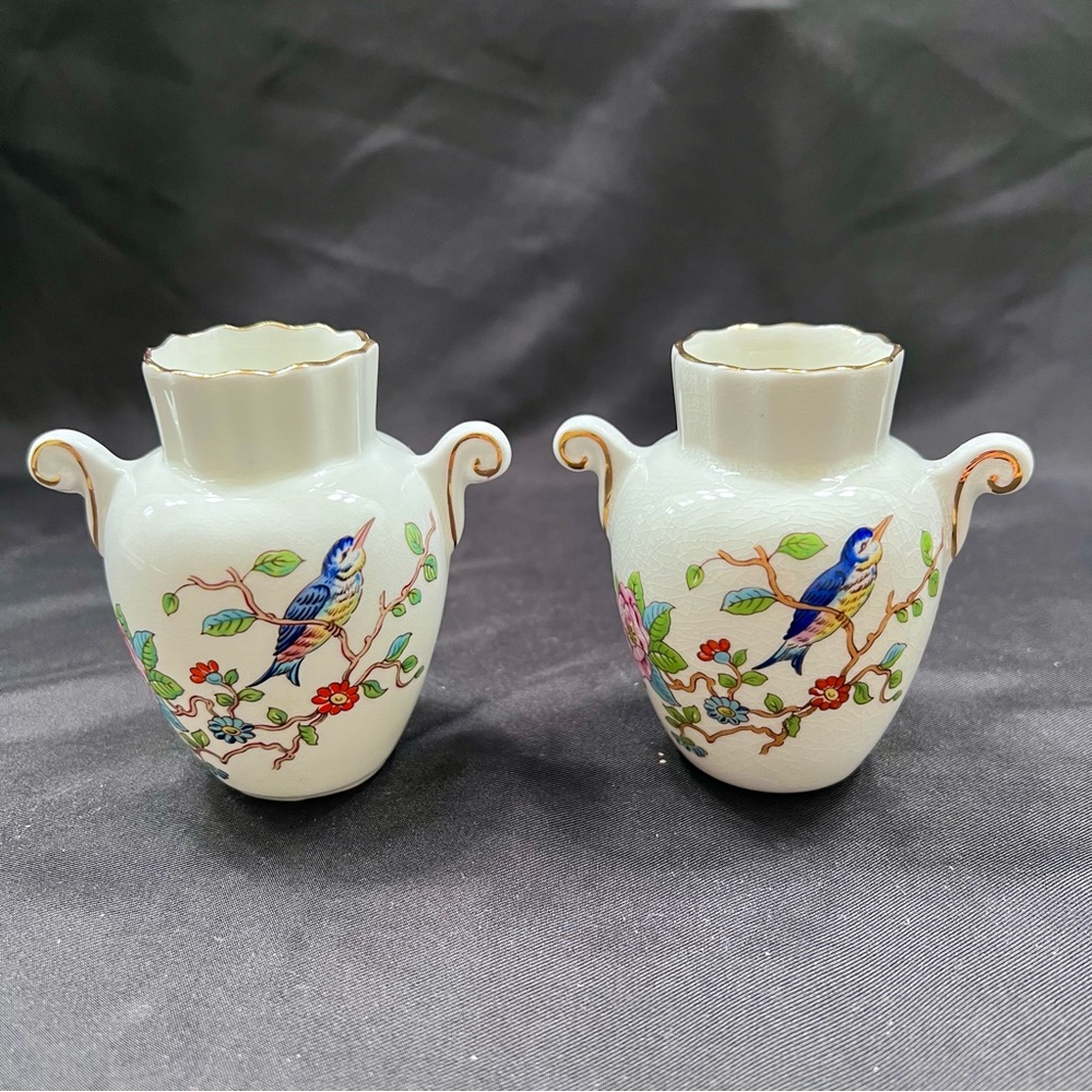 Set Of 2 Aynsleyâ Pembroke Vase c1985-2015 Reproduction of 18thC Design 3.25â